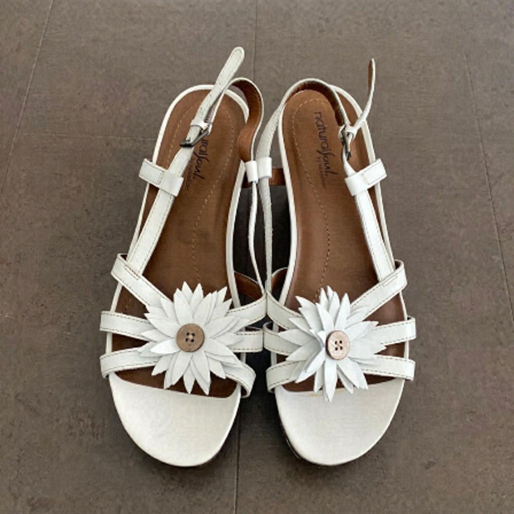 NATURALIZER sandals size 9